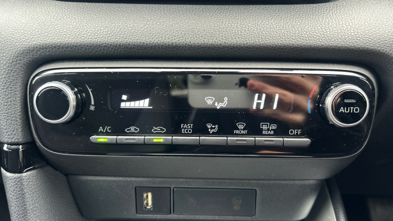 Toyota Yaris 1.5 Hybrid Design 5dr CVT Hybrid Hatchback